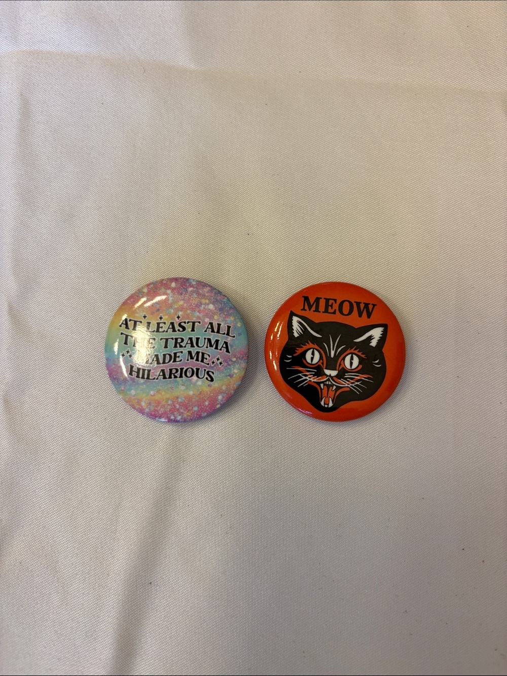Retro Orange 'Meow' Cat Pin Button - Playful Accessory